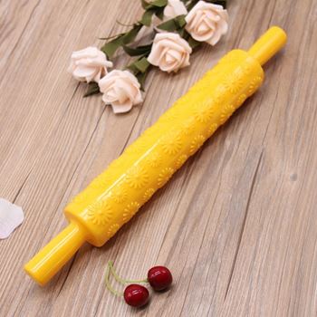 Obrázek z Plastový váleček na těsto s ornamenty - květiny -  